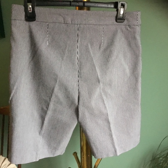 Liz Claiborne Classic Grey Striped Bermuda Shorts - Size M - NWOT - Picture 5 of 5